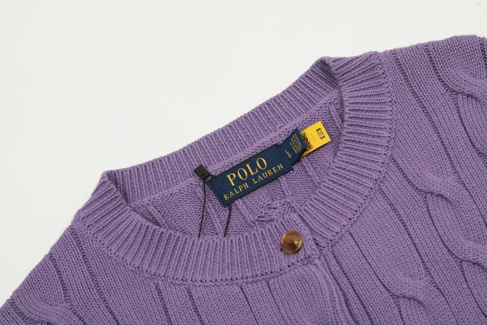 P230 Top quality" Style number: DS006# (not off the shelves all year round) [Ralph Lauren round neck solid color pony embroidery logo twist knitted cardigan] ✅Ralph Lauren Ralph Lauren classic basic versatile knitted cardigan jacket for all seasons ✅Main supplier platform live broadcast Wholesale entity Replacement if out of stock Not off the shelf ✅ZP quality 1:1 version Scan the code to enter the GF website Counter quality ✅Detailed quality The only one in Guangzhou Imported quality cotton yarn Focus on high-end, cost-effective, and good quality. Needless to say, the version is restored to the original version. The maximum size can be worn up to 160 pounds. Loose, comfortable and stress-free. ✅The upper body is simple and easy to match. A must-have for goddess ootd. Good-looking clothes are never picky. Must-have items in goddess wardrobe. Size: S- Navy blue white label Navy blue red label